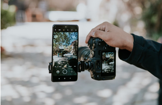 Motorized camera head